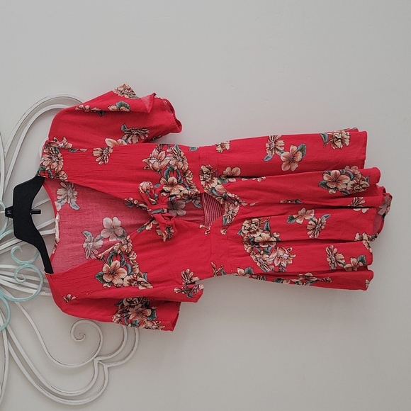 ILLA ILLA Women's Red Multi Smocked Short Tie Front V-neckline Cutout Romper - Picture 10 of 10